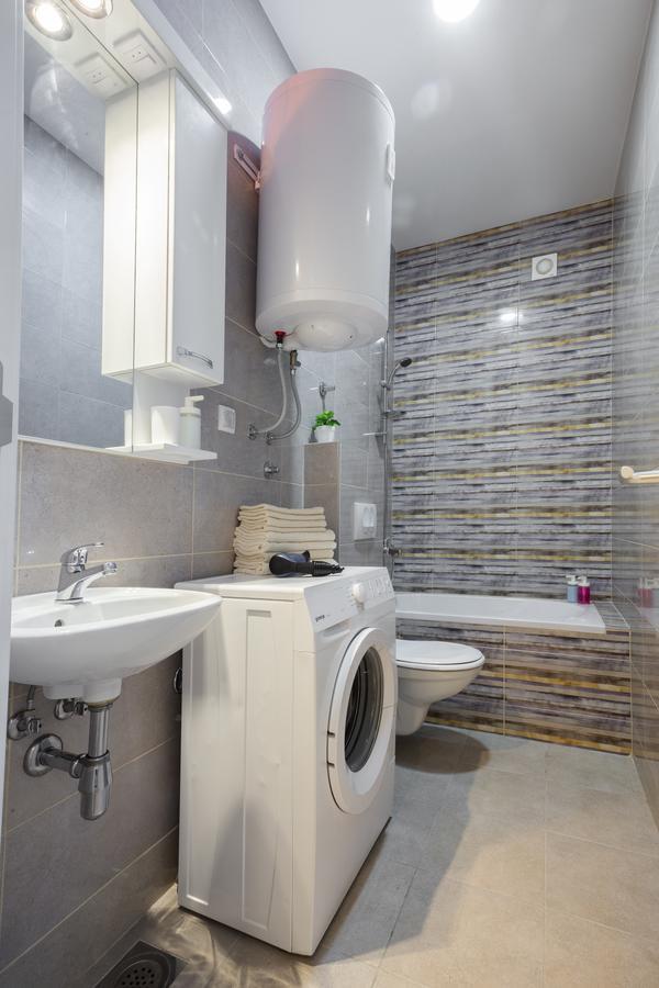 Giallo Apartment - Free Private Parking Novi Sad Dış mekan fotoğraf