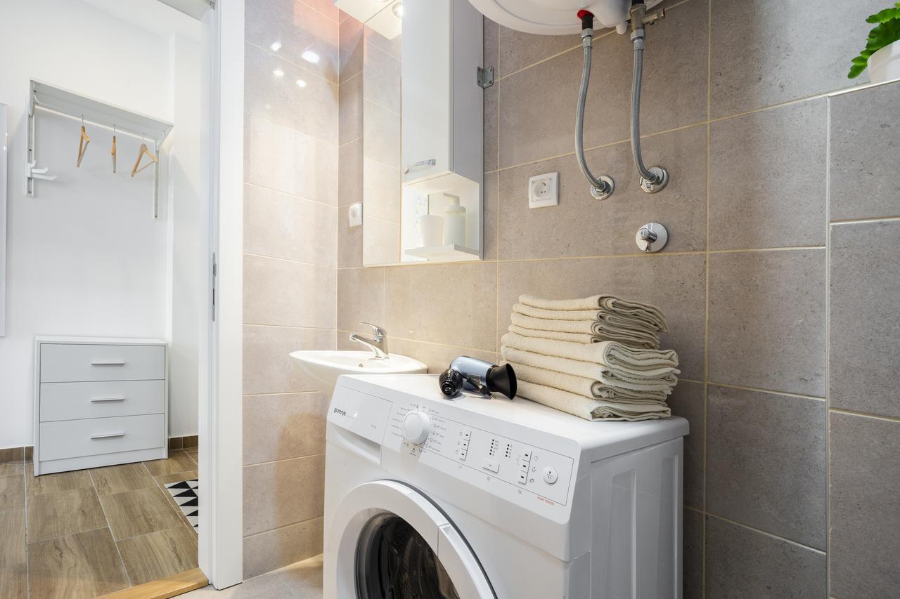 Giallo Apartment - Free Private Parking Novi Sad Dış mekan fotoğraf