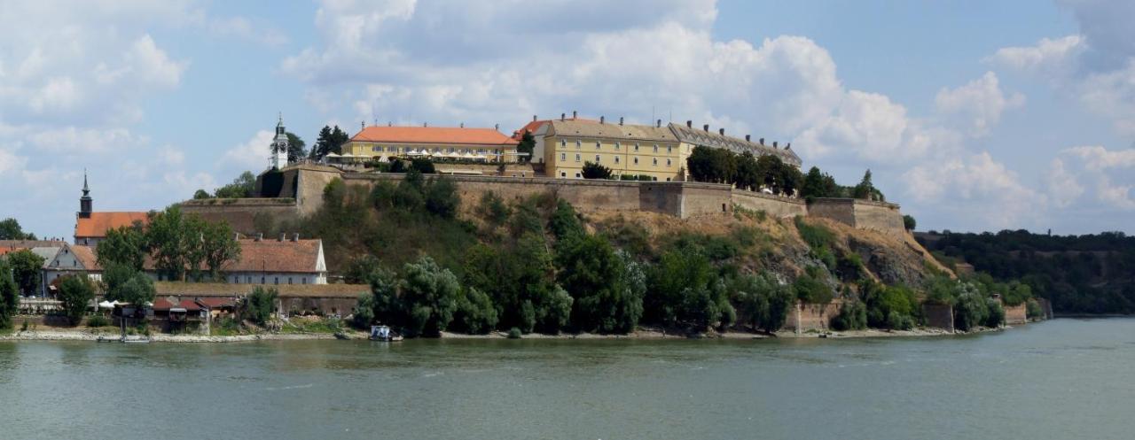 Giallo Apartment - Free Private Parking Novi Sad Dış mekan fotoğraf